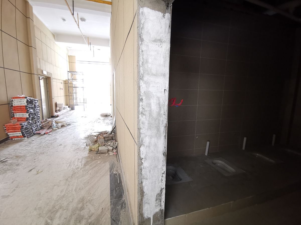 那先拆除承重还是非承重的？