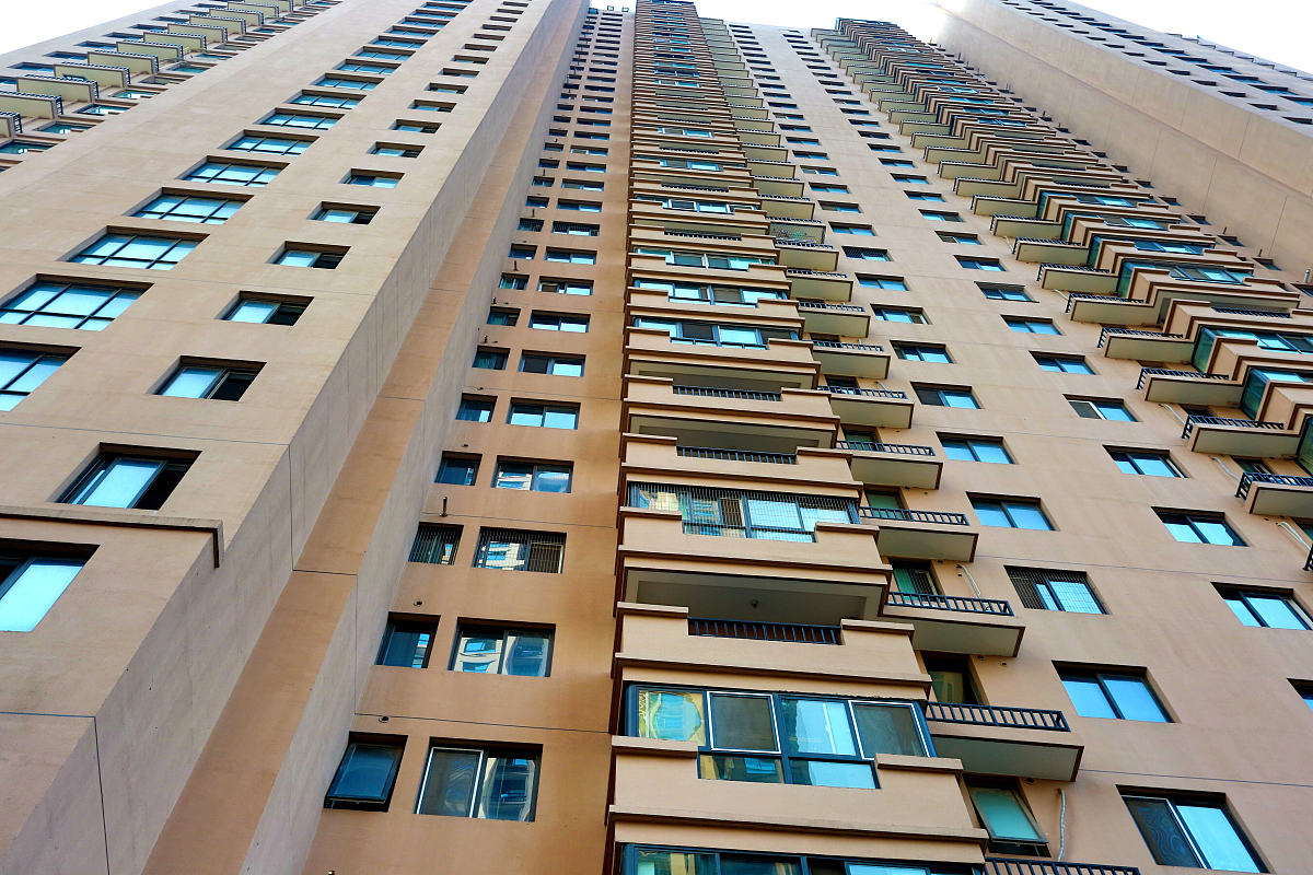 如果从15楼扔东西到16楼算是高空抛物吗？