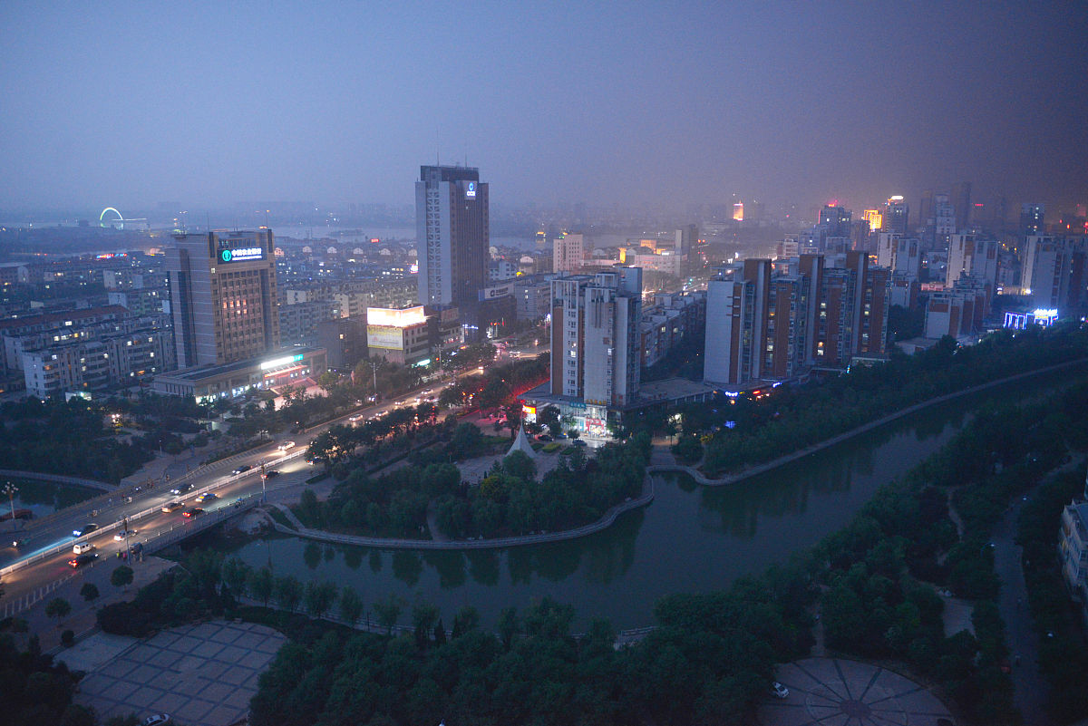 2014年6月22日,山东聊城京杭大运河聊城段夜景.