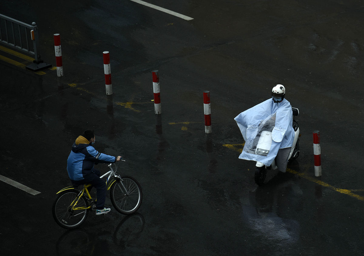 中央气象台发布大风预警：我国东南部海域将出现6~8级大风