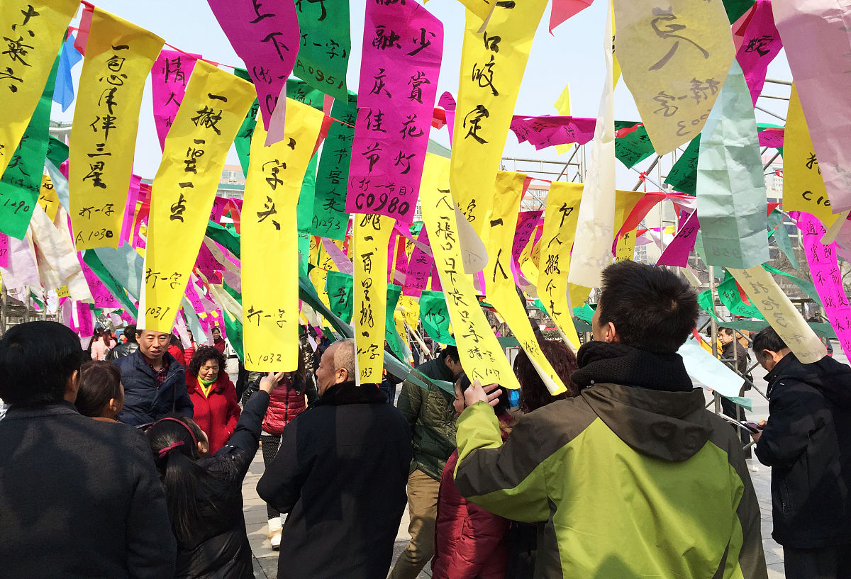 猜谜语：持篇垂宇宙，忠羑在江湖，仆射三持芦，流传借腐儒，是什么动物？