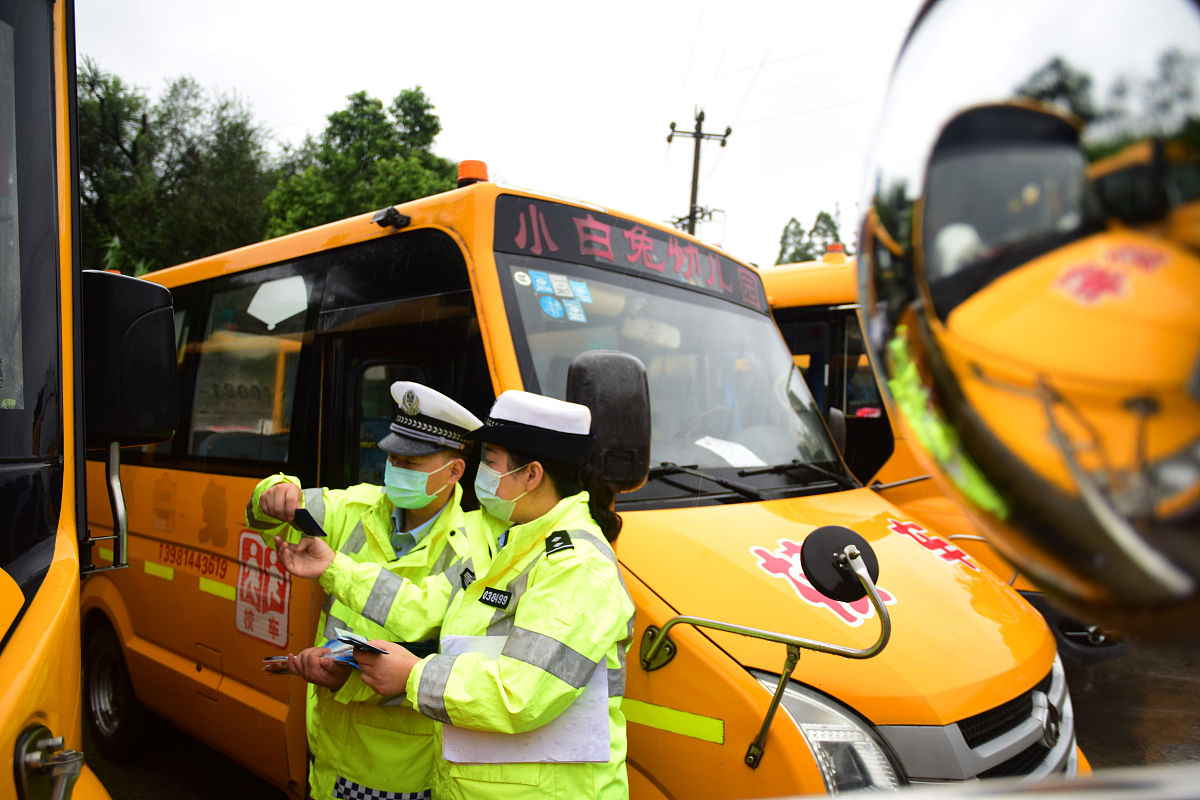 四川资质办理: 自办or代办?  一篇帮你省时省力的指南 四川资质办理: 自办or代办?  一篇帮你省时省力的指南