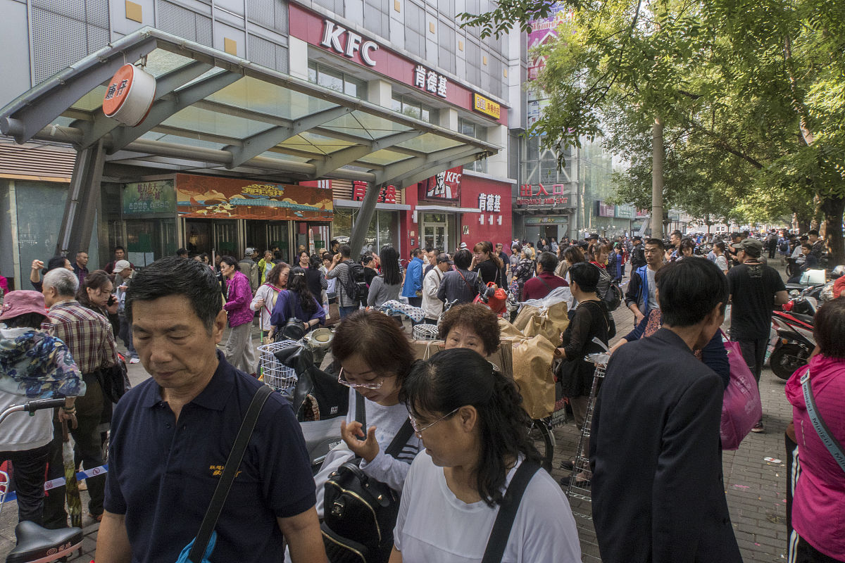 2018年9月28日,北京,开业20年后,官园批发市场今天午后开始撤市,市民