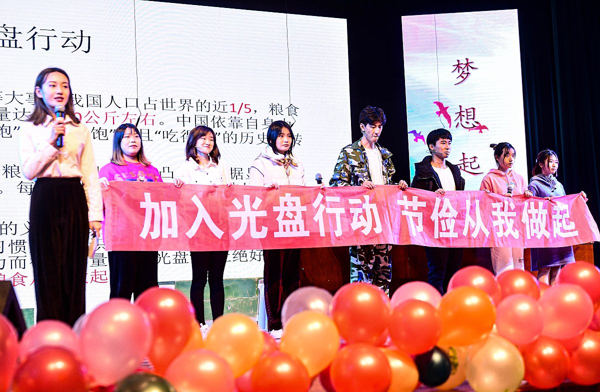 难忘今宵！XX新生欢迎晚会圆满落幕