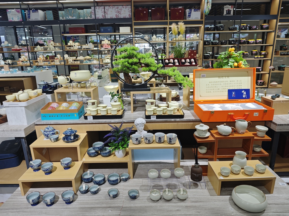 新营销时代名创优品的市场营销策略给实体店的启示与分析