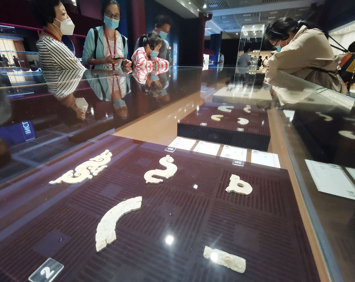 中华文化的基本特征：多元、包容、传统与创新