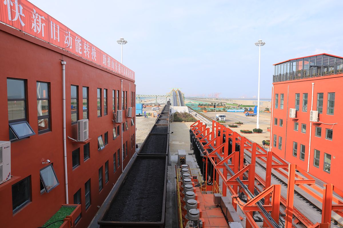 山东公路技师学院马书记一行调研沃尔沃建筑设备，共探工程机械人才培养