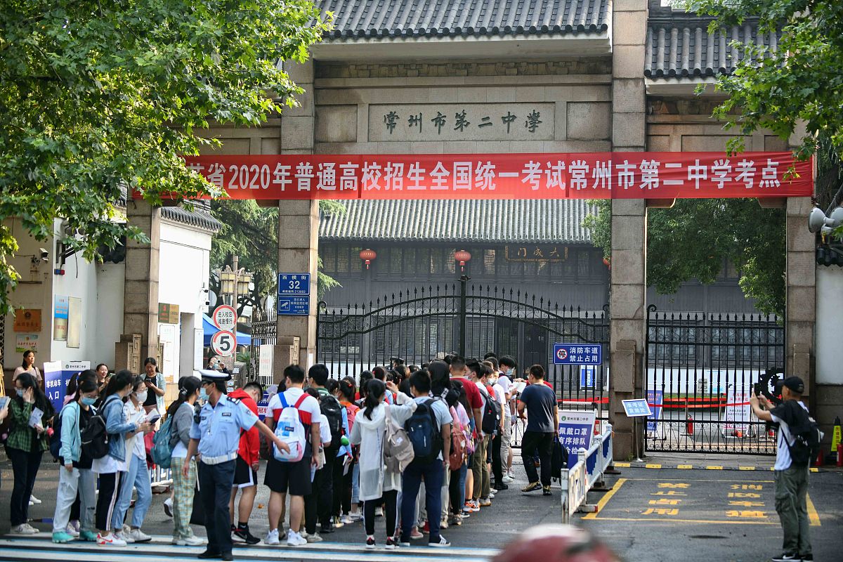 上海市七宝中学与上海中学：未来谁将更胜一筹？