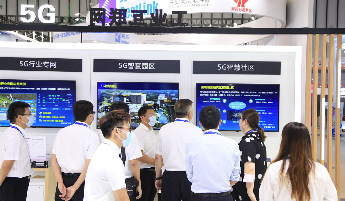 帮我以学生的身份写一篇参观四家关于计算机行业公司之后3000字的心得体会