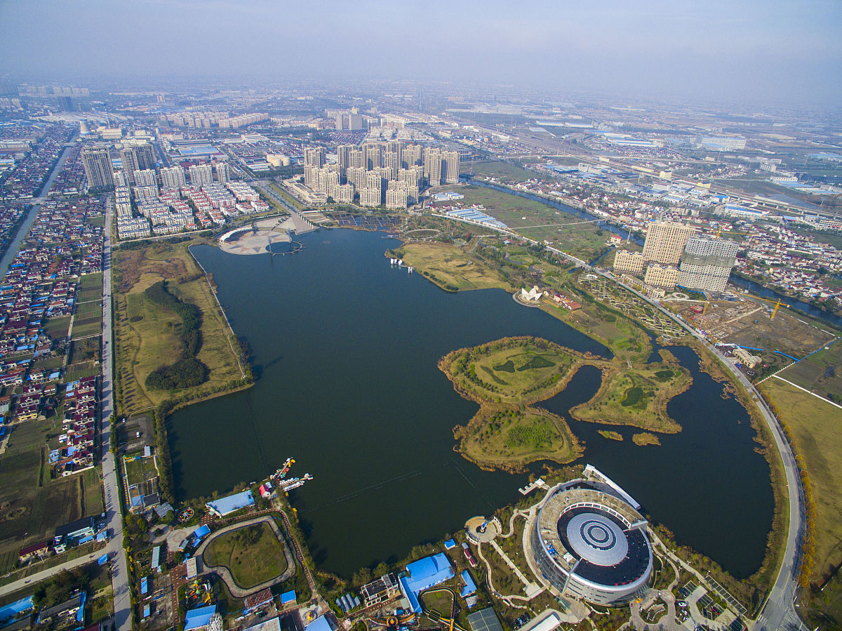 2016年11月24日,江苏省南通市,天空放晴,空气清新剔透,海安县七星湖公