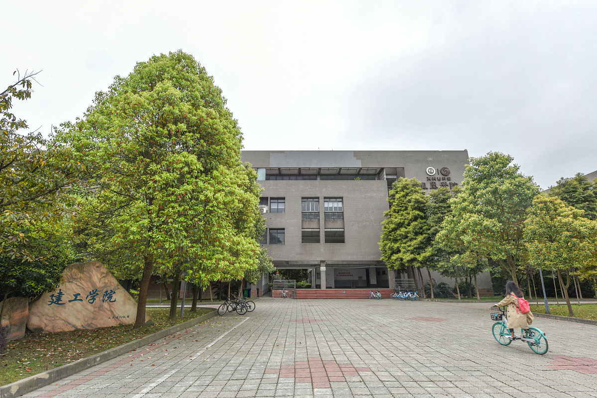 四川大学华西卫生学校十陵校区宿舍条件及管理模式分析