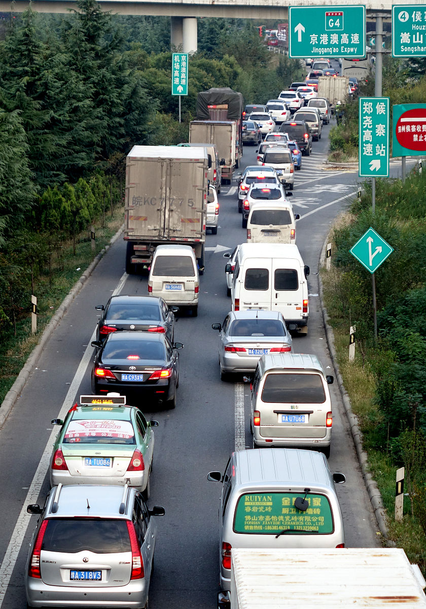 高速堵车怎么办？别打电话！