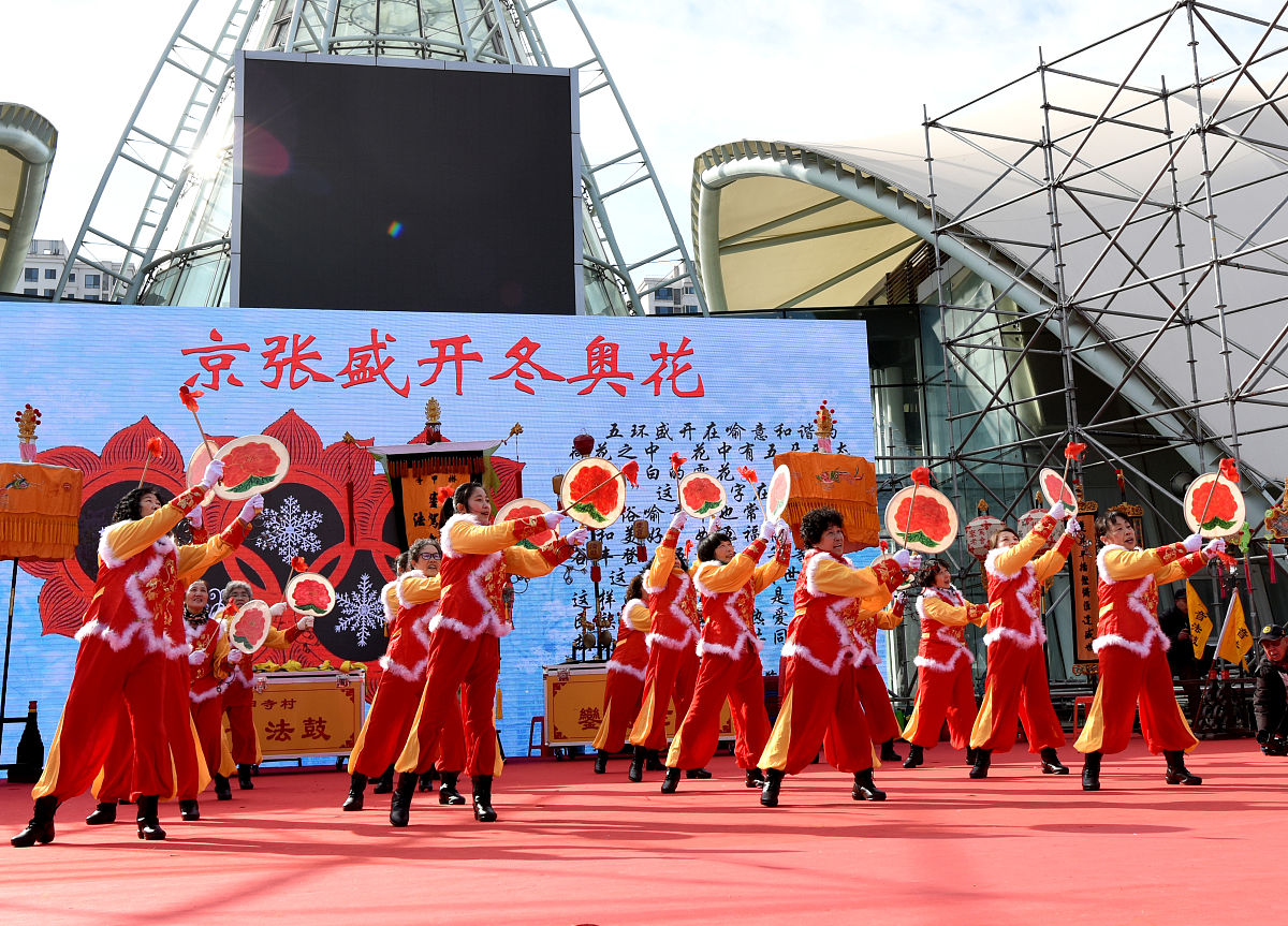 我国民俗文化是我国民族文化的重要组成部分也是我国文化大发展大繁荣不可或缺的一部分是提高国家软实力和国际影响力、建设社会主义先进文化的重要内容。而民俗文化节主要依托于当地历史文化以及民俗风情这使得近几年民俗文化节随着城市经济的发展不断的涌现。 就目前国内状况来看依托于当地特有的历史文化及民俗风情使得民俗文化节虽然形式各异但当地政府都在助力民俗文化产业的发展。目前举办民俗文化节的数量较多以462个城市