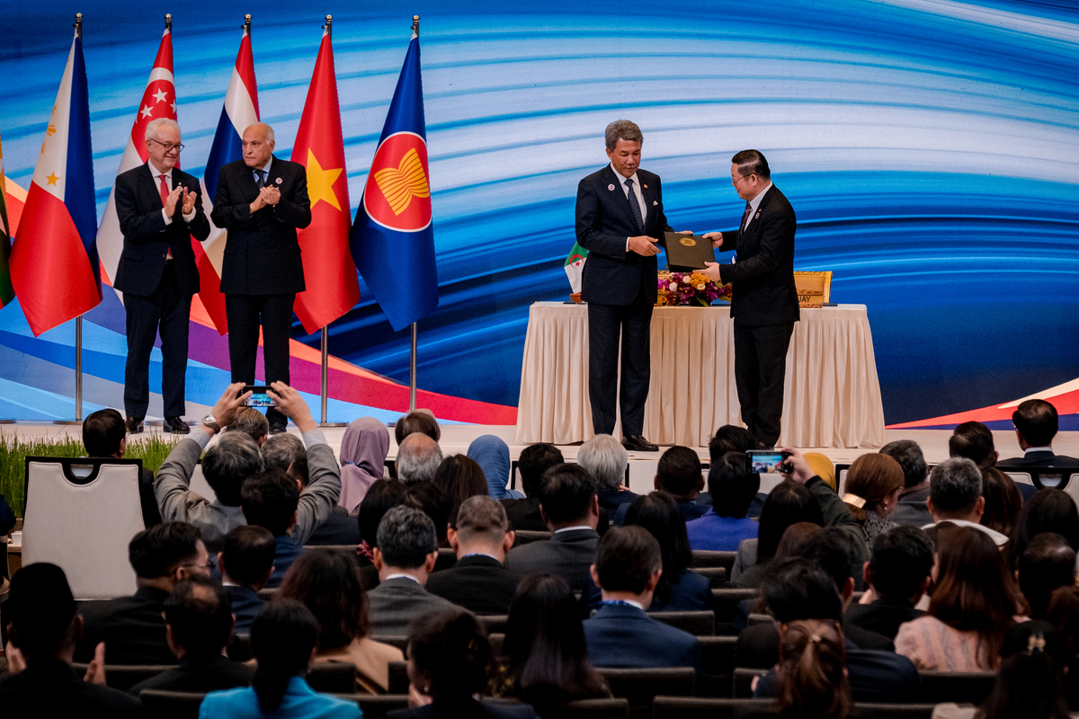 中俄关系面临挑战，期待俄方展现诚意