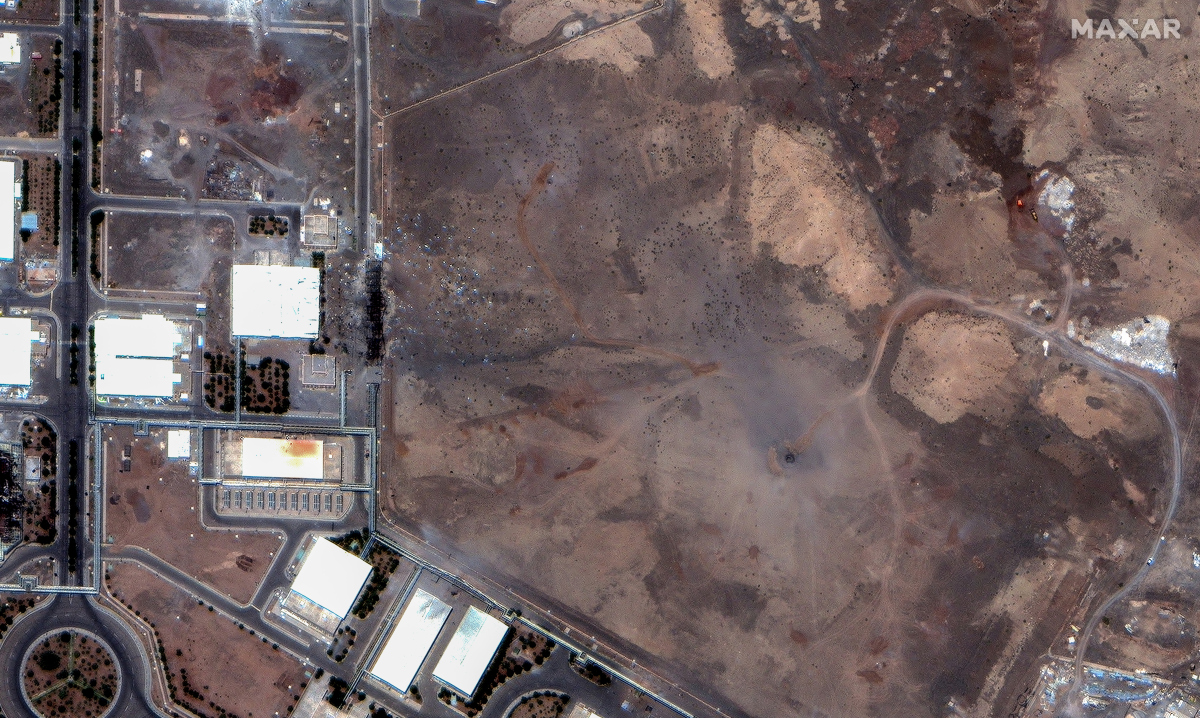 改成大论文绪论：随着信息和军事技术的发展现代化战争正逐步转变成以信息化和网络化为重要特征的联合作战先敌决策、快敌决策、高敌决策的目标需求对信息获取和预测提出了新的挑战1。预测技术可以根据事物现有的信息和资料通过特定的模型和方法实现事物未来变化情况的推演和估计2。例如景象匹配制导是利用实时拍摄的目标图像与预先输入的基准图像进行比对修正惯性偏差以校准导弹的航向3 4。但是某些时候由于时间、场地、环境等