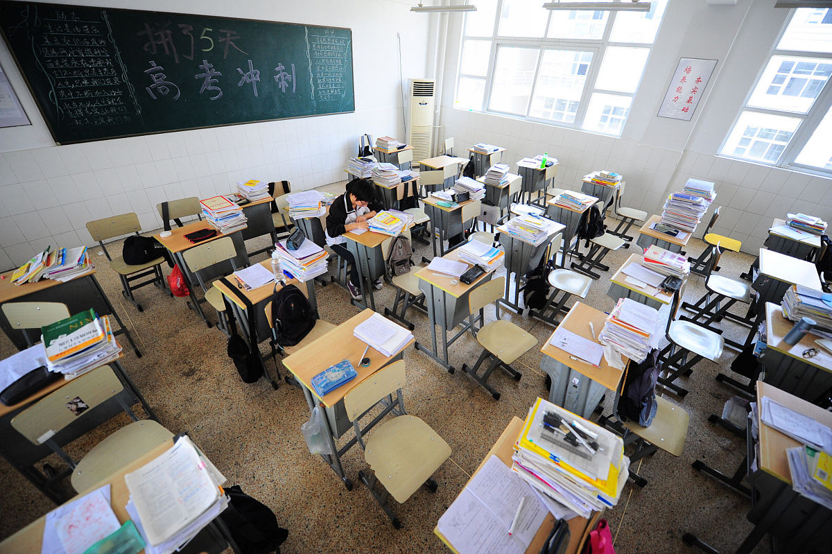 四川读电子商务学校能考大学吗？升学指南及学校选择建议