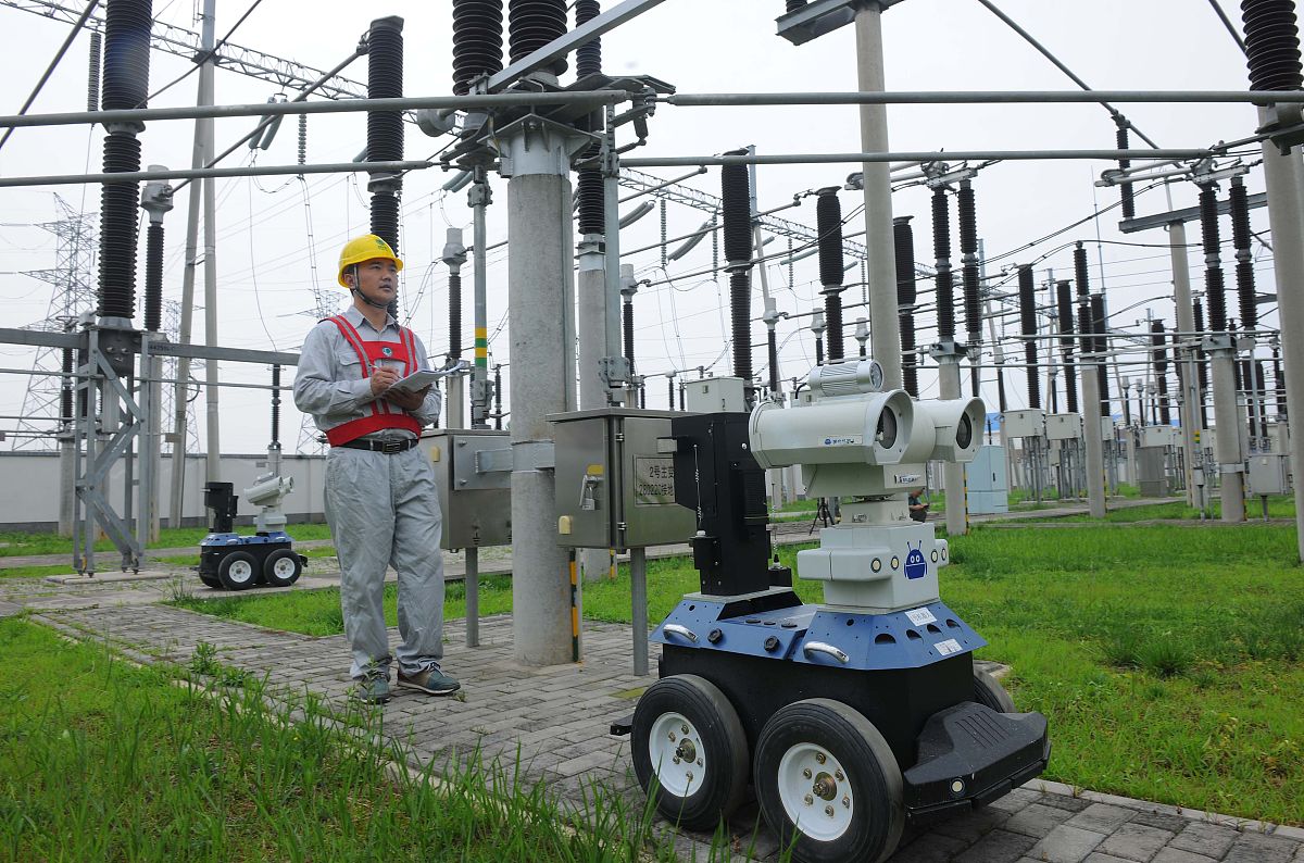 产品研发成果已应用于三峡库区奉建高速公路重点路段、重庆巡感科技有限公司零部件检测、宁夏六盘山高速公路重点路段、重庆凯瑞机器人技术有限公司机器人及智能装备的检测认证、重庆云创科技有限公司无人化工厂设备检测和上海建科工程咨询有限公司重庆分公司工程设备检测其成果应用证明见附件48应用证明。重庆奉建高速公路施工过程中使用机器人摄像头、传感器进行公路重点路段内部的图像及位置数据采集。重庆巡感科技有限公司应用