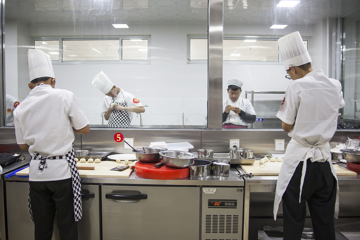 望谟县中等职业学校美容美体专业怎么样？课程设置及就业前景分析