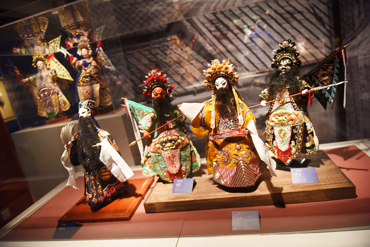 2016年1月21日,北京,在中国美术馆正在展览的"偶人世界 徐竹初木偶雕