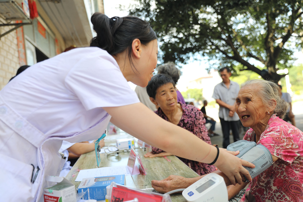 践行医者初心，护航乡村振兴：护生助力乡村医疗振兴活动纪实