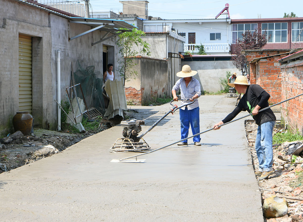 请问是县级修路加高两米影响老人出行有补贴吗什么政策依据