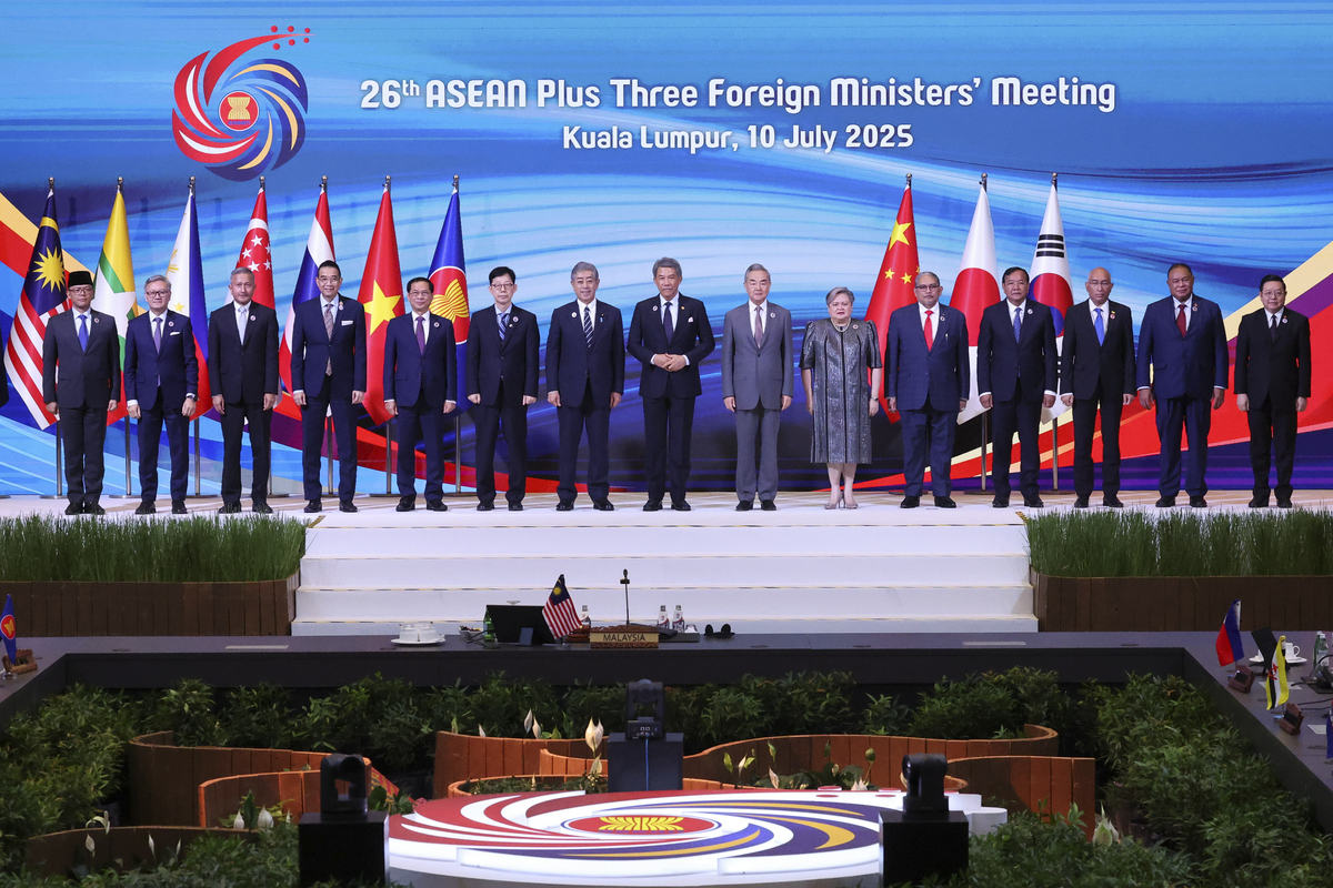 构建人类命运共同体的新理念：全球发展倡议与全球安全倡议