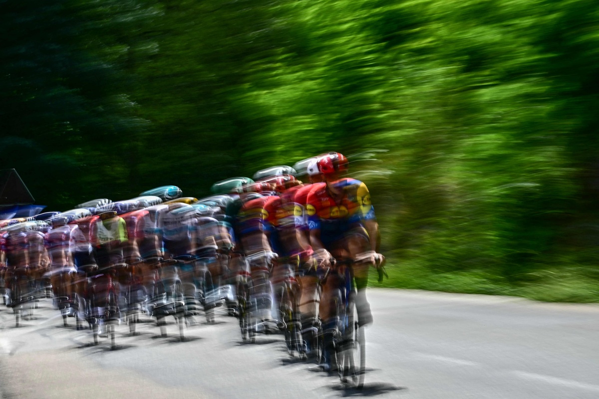 燃情骑行：夏日运动主题活动