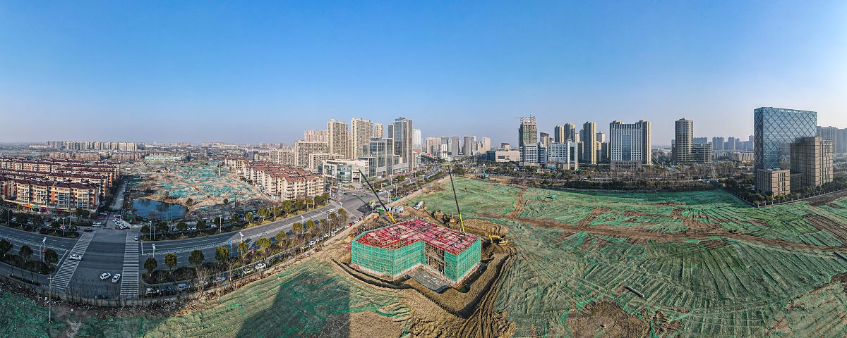 2021年2月3日,南京市六合区雄州南门,正在建设中的六合宝龙商业中心.