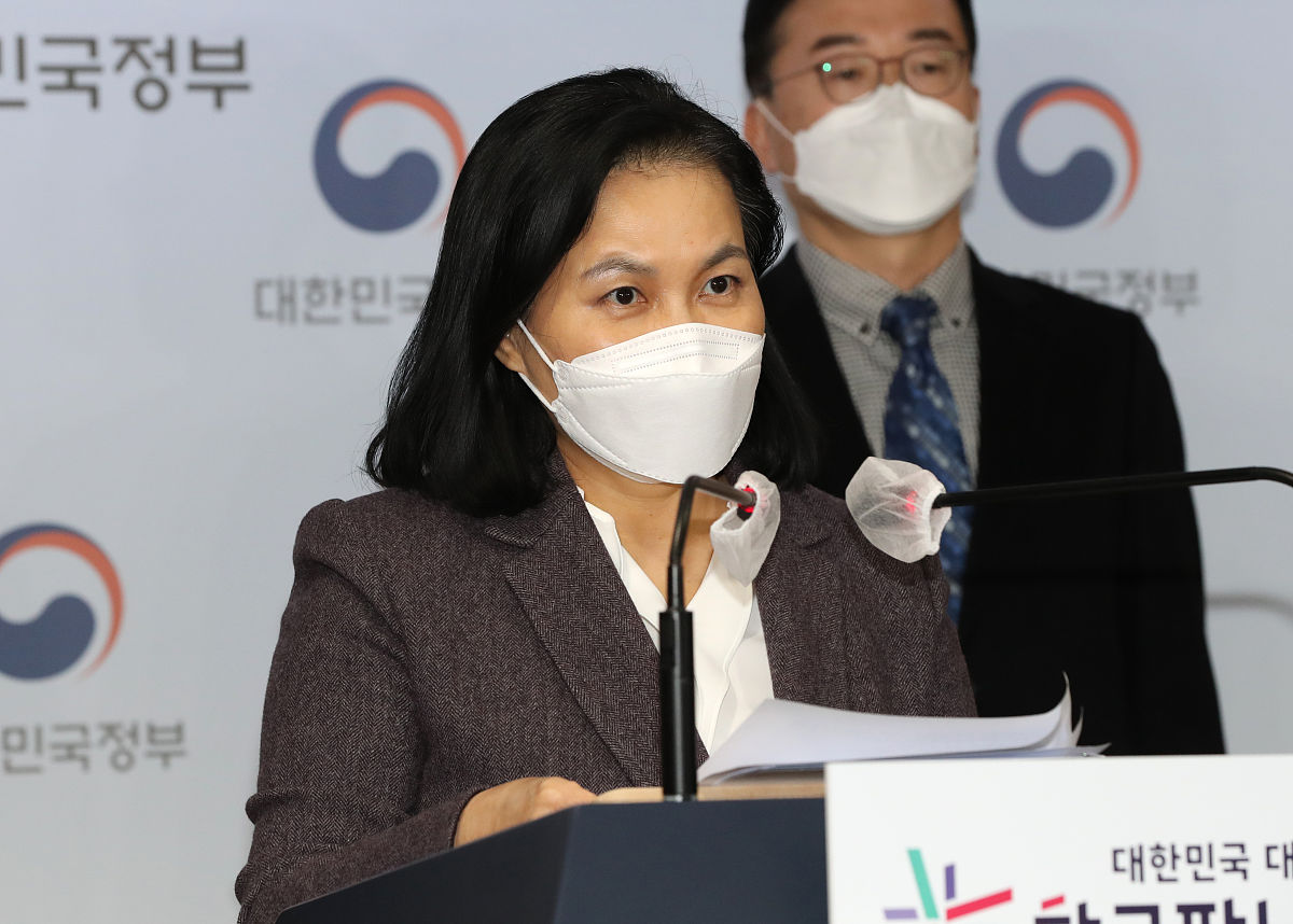 当地时间2021年2月5日,韩国首尔,俞明希出席新闻发布会.当日,韩国候选