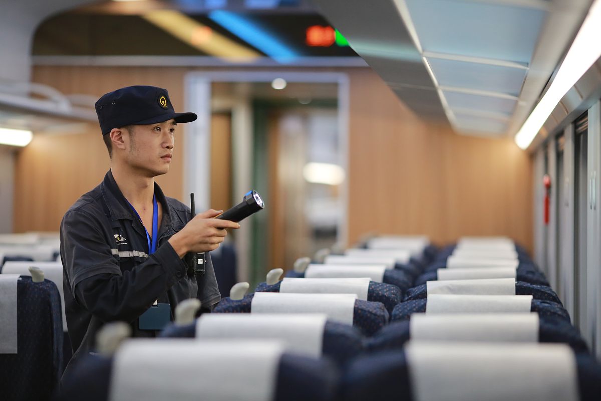 重庆铁路运输高级技工学校电力机车运用与检修有3+2五年制大专吗