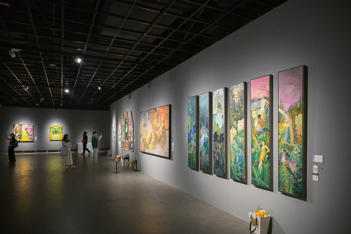 JSP艺术展览平台设计：中文文献资源及检索指南