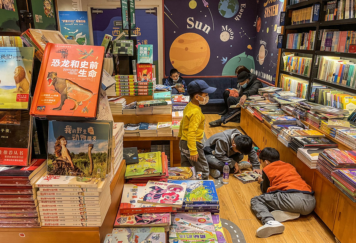 《好饿的毛毛虫》绘本读后感：趣味与教育兼具