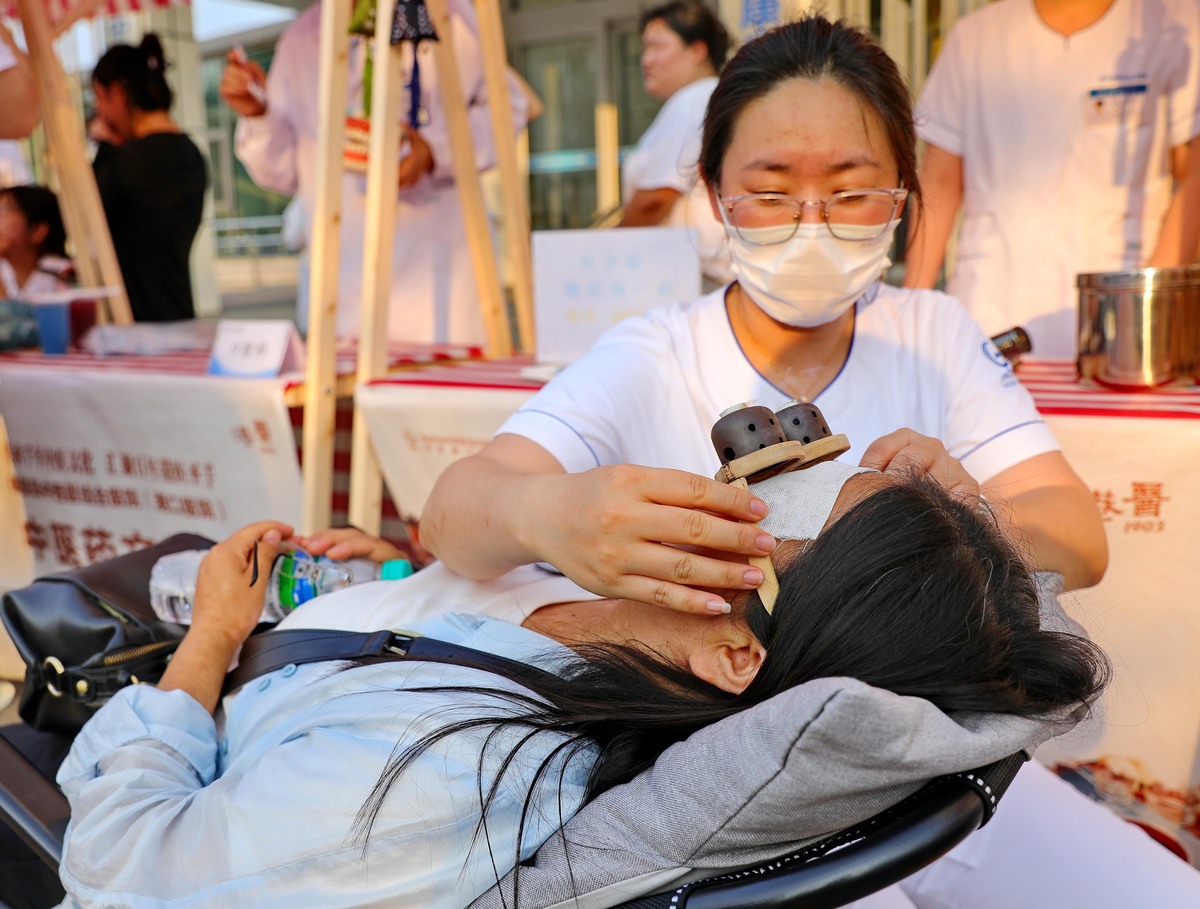 女生学针灸推拿专业好找工作吗？就业前景分析