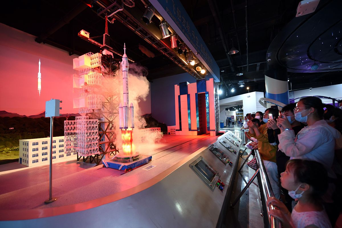 红色历史人工智能旅游项目名称推荐：红智游