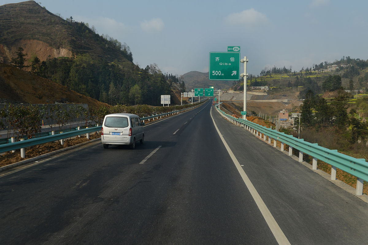 贵阳至北海高速公路第六合同段位于贵州三都县