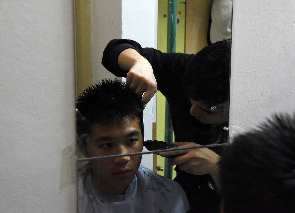 在家轻松剪头发：详细步骤和技巧