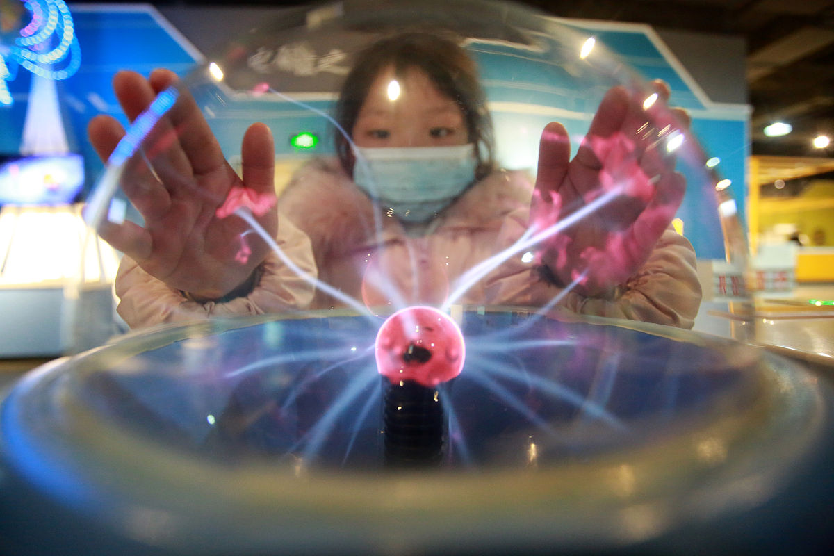 八年级数学老师：让枯燥的数学课变得生动有趣，激发学生学习兴趣