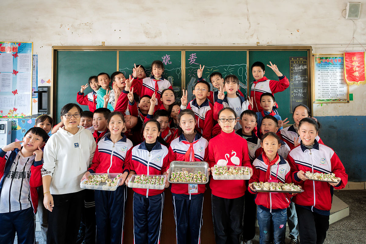 2021年11月6日,江西省吉安市新干县实验小学五(1)班参加周末托管的学