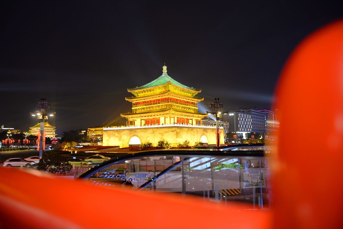 2020年10月11日,西安,钟鼓楼华灯初上,金碧辉煌.