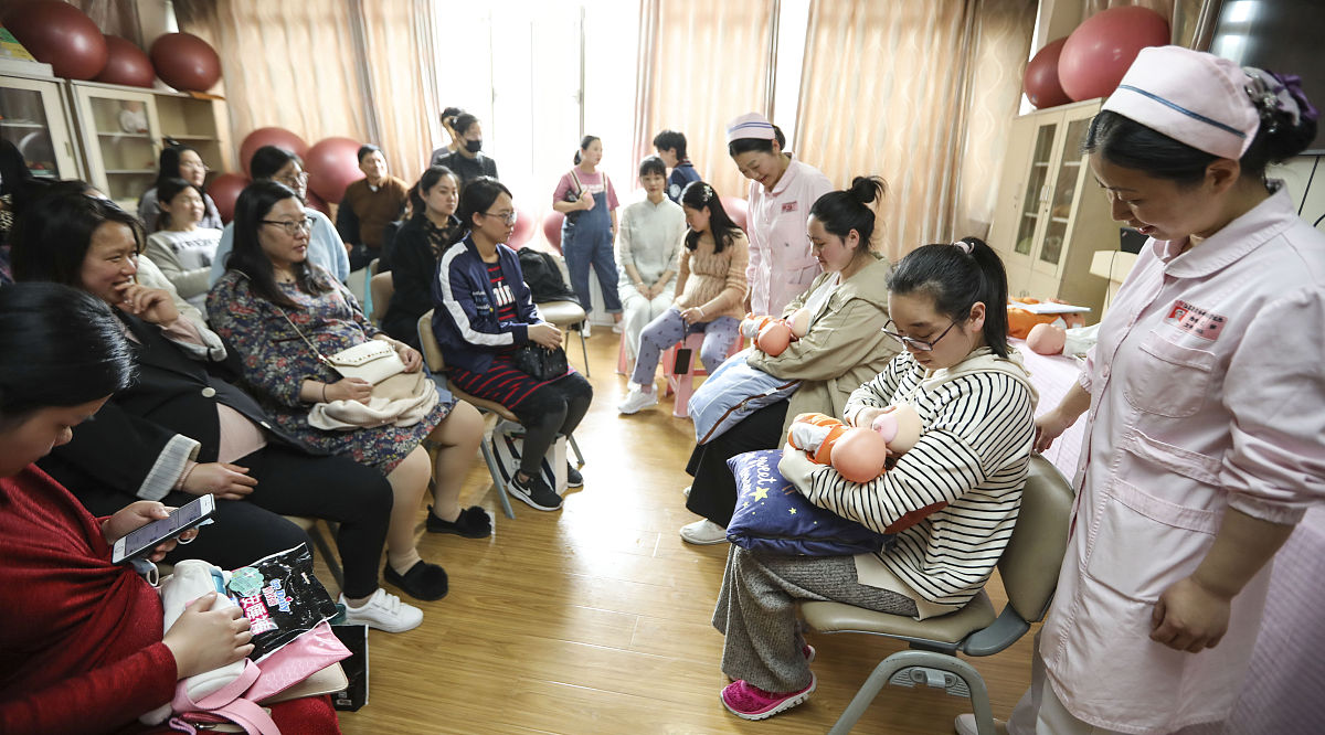 妇幼保健院帮我用200字详细描述