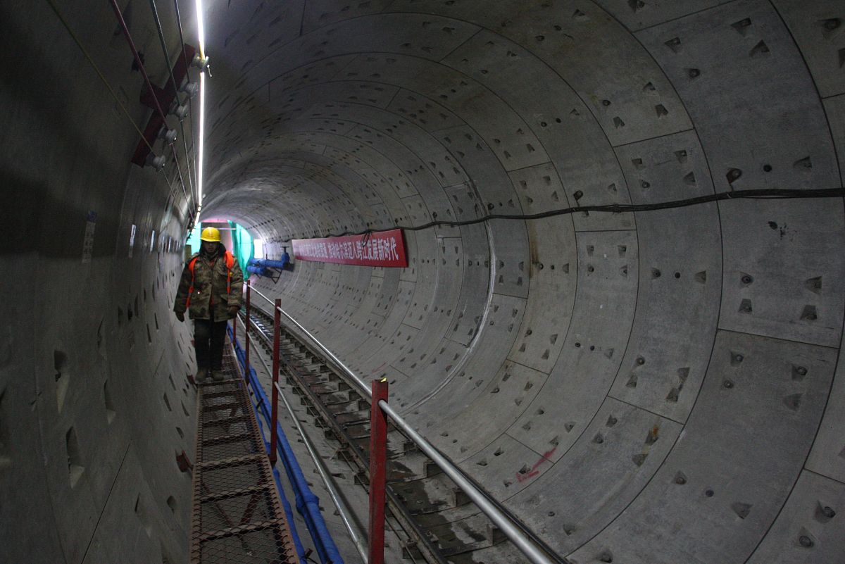 延安新区隧道工程防水施工问题及对策研究：保障国家工程质量与安全