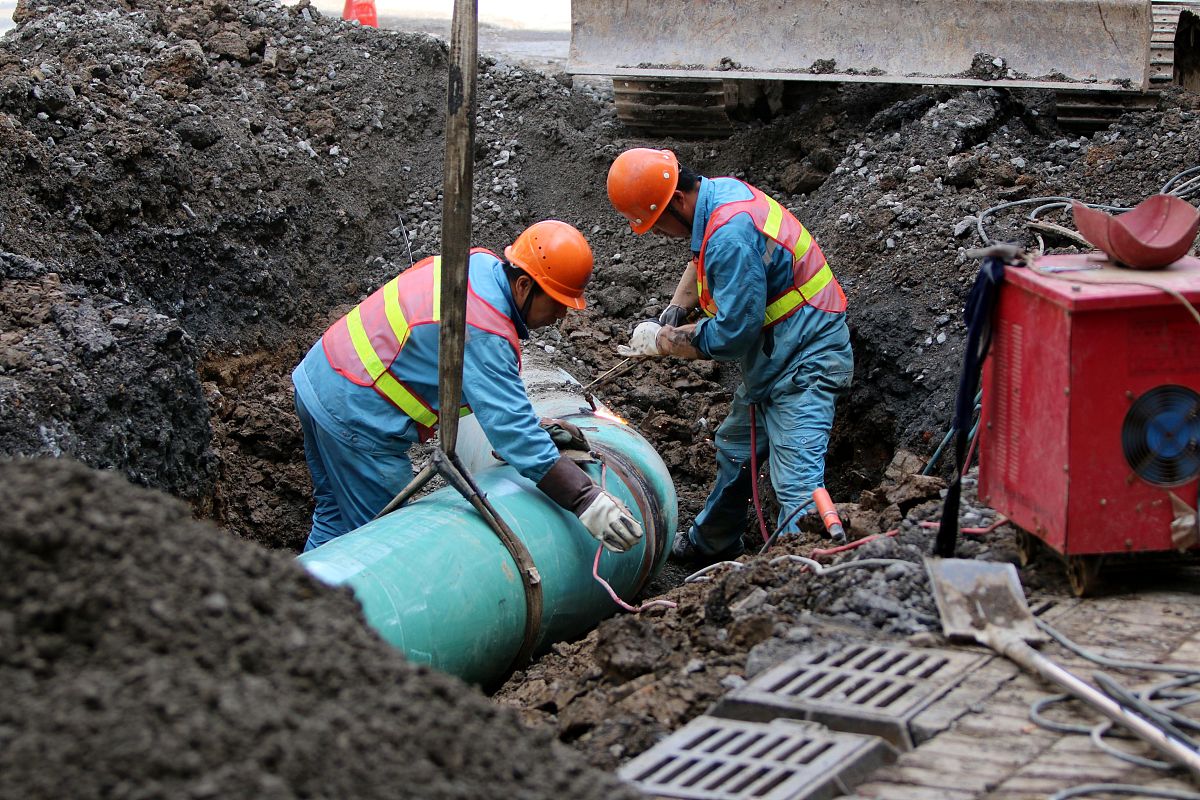 写一篇关于压缩空气站的土方开挖方案