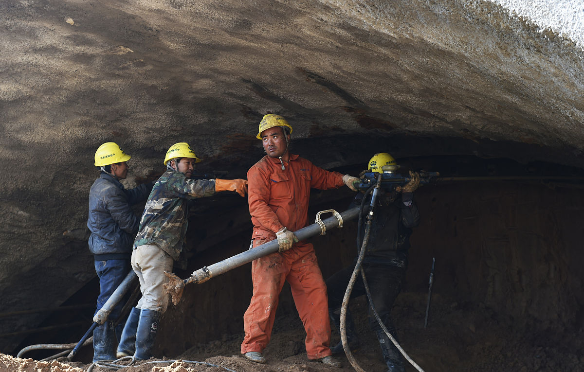 采矿实习报告：两月实地体验，深入了解采矿作业流程与安全环保