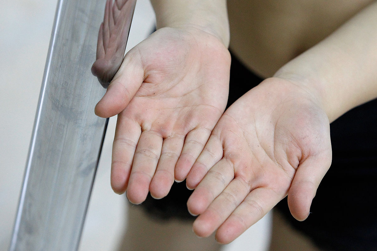 手上磨茧脚下粘油 修补油路