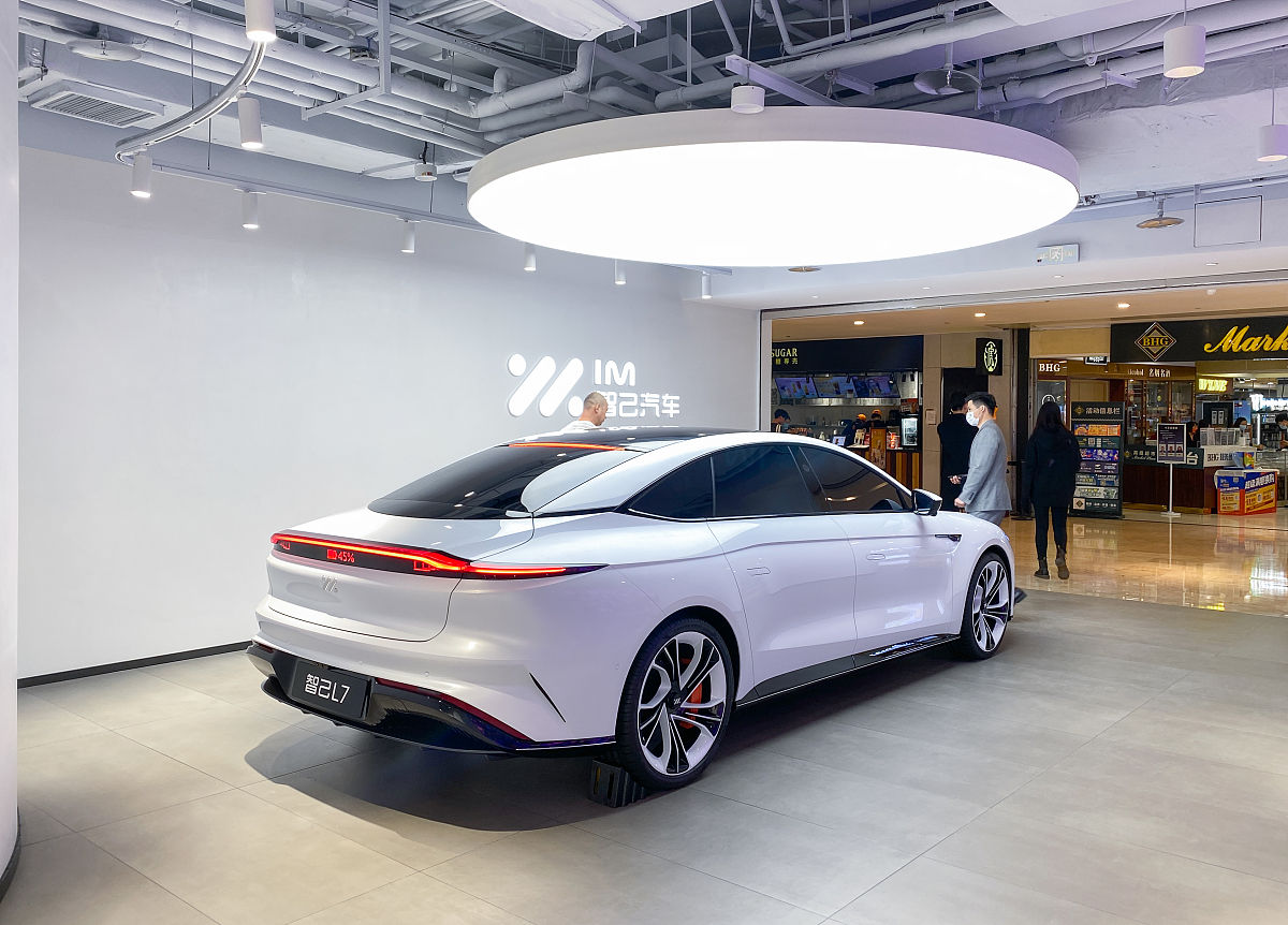 2021年10月18日,南京,全新的高端智能纯电动汽车品牌"im智己汽车"在店
