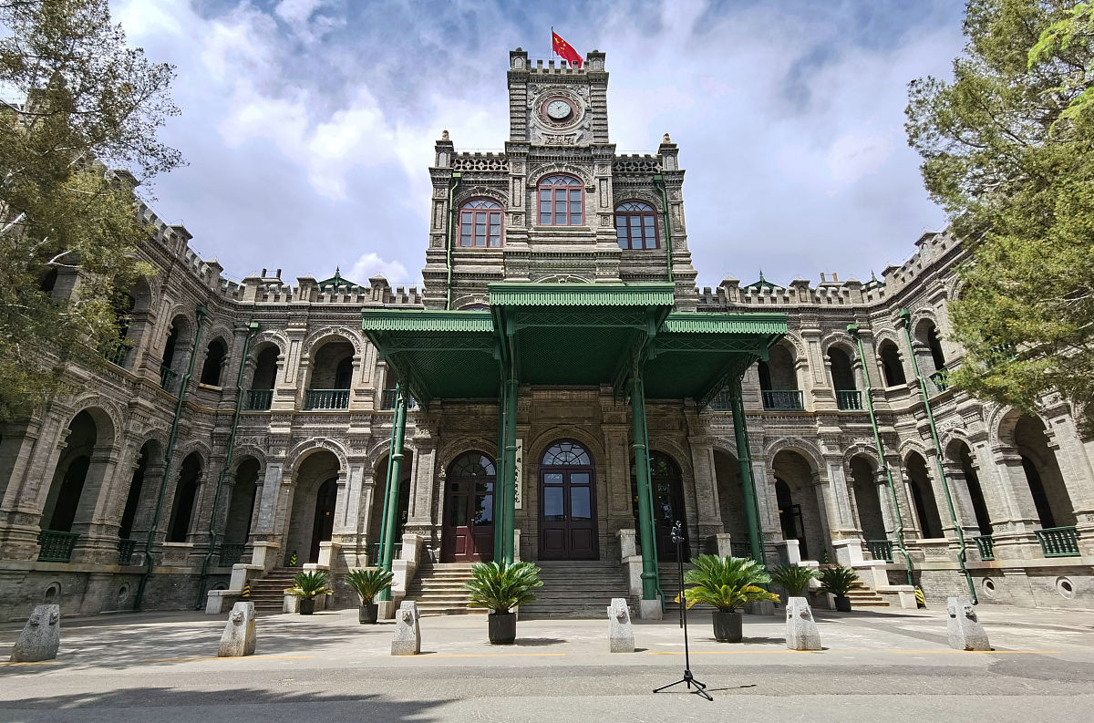 阿肯色大学教授涉嫌欺诈 NASA 和大学，因未披露中国职位