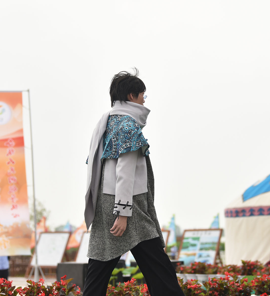 2021年7月10日,吉林松原,查干湖,独具地域特色的蒙古族服饰展.