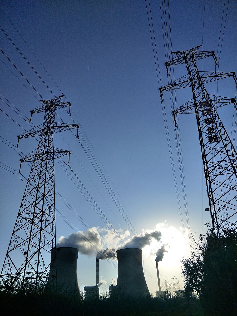 中国特高压输电技术领跑全球，夜幕下的美丽夜景离不开它