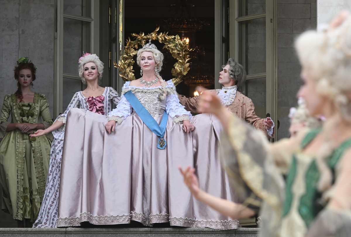 The Crown: A Stunning Masterpiece of Historical Drama on Netflix