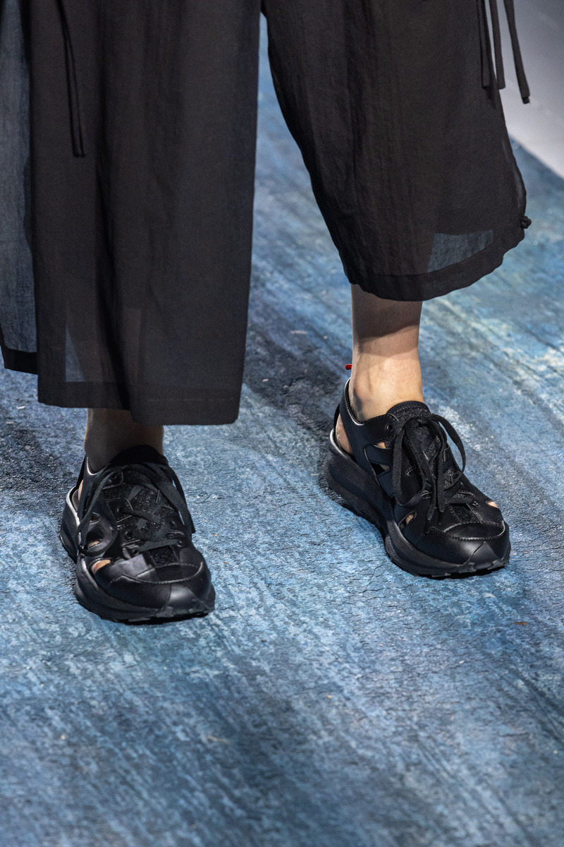 6句赞美男士人字拖的话